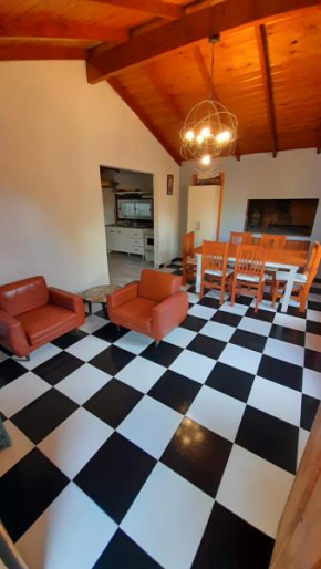 Casa Azul a 5 cuadras del centro y a 8 del mar